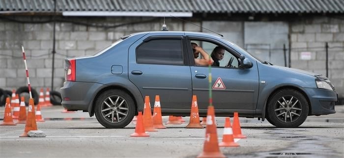 Начиная с 1 апреля, в ГИБДД произошли изменения в процедуре сдачи экзаменов и получении водительских удостоверений.